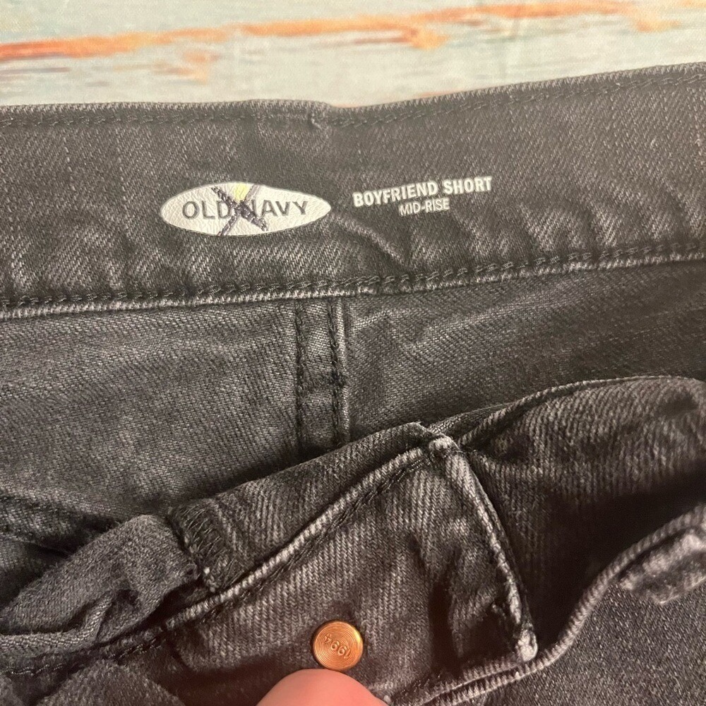 Distressed Cuffed Black Dark Wash Mid Rise Old Navy Boyfriend Denim Shorts Sz 6 - Picture 8 of 8